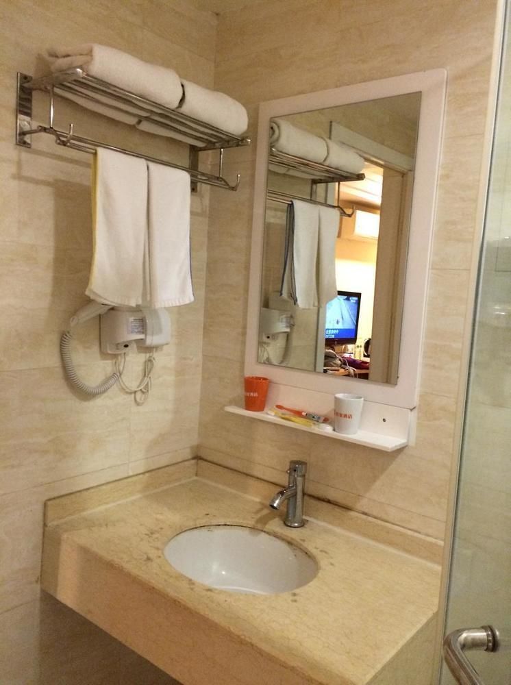 Home Inn Chengdu Kuanzhai Alley New City Square Екстер'єр фото